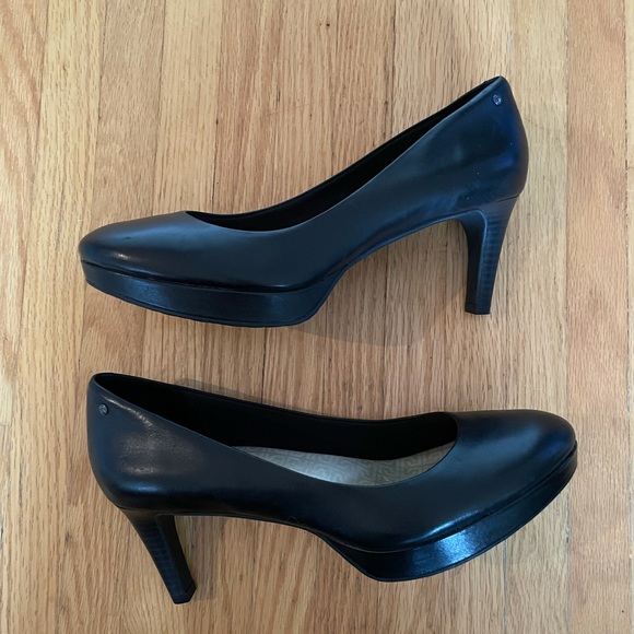 Rockport Black Leather Heel.  Size 9. Round toe. - Picture 6 of 12